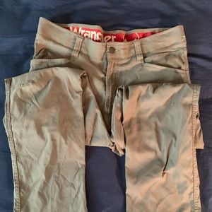 • Wrangler Pants Grey • Waist/Length 34/32 •